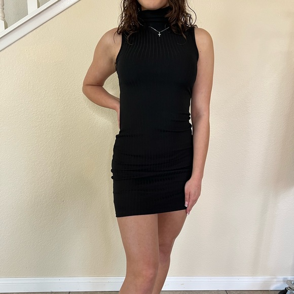 Black Ribbed Turtle Neck Sleeveless Midi Dress - Picture 8 of 13